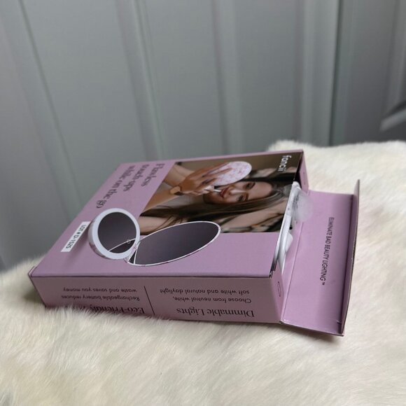 New Fancii Taylor Rechargeable Light Up LED Compact Mirror Rosette Ribbon Bows - Picture 10 of 11